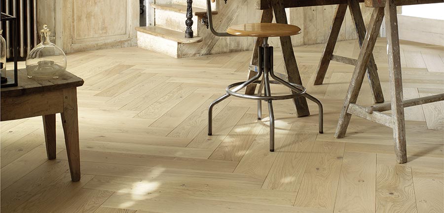 parquet flottant à bâton rompu en chêne authentique